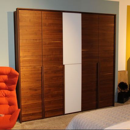 Kleiderschrank